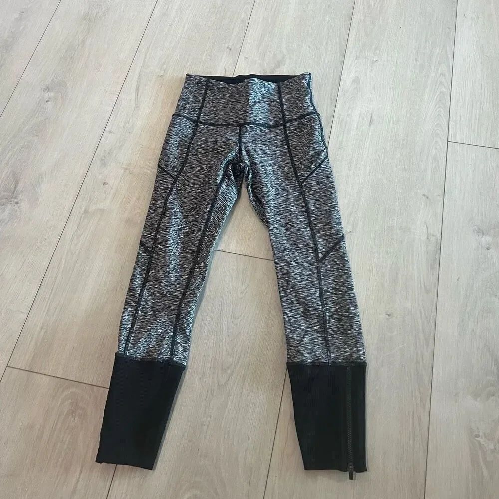 Lululemon women’s crop leggings size size 2